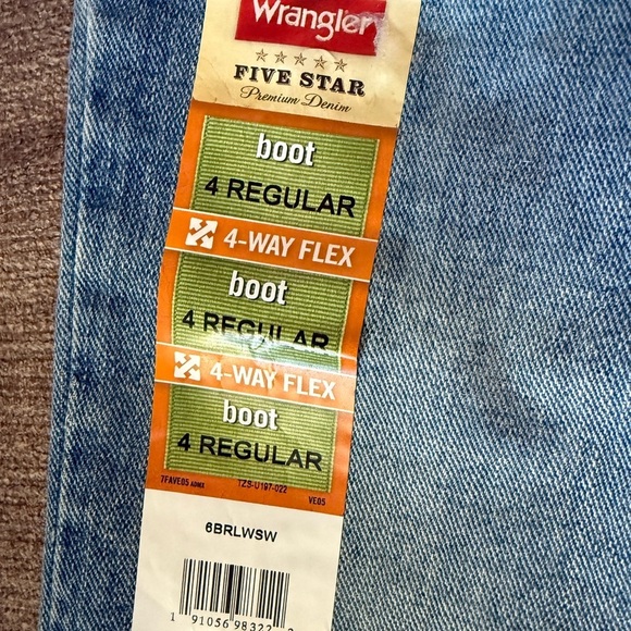 Wrangler Boy’s Blue Jeans, Boot cut, Size 4R, adjustable waist inside, NWT - Picture 7 of 9